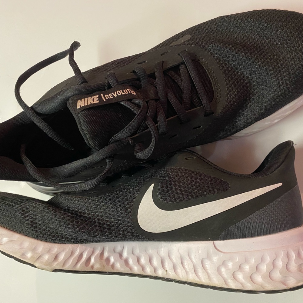 Women’s Nike Revolution
